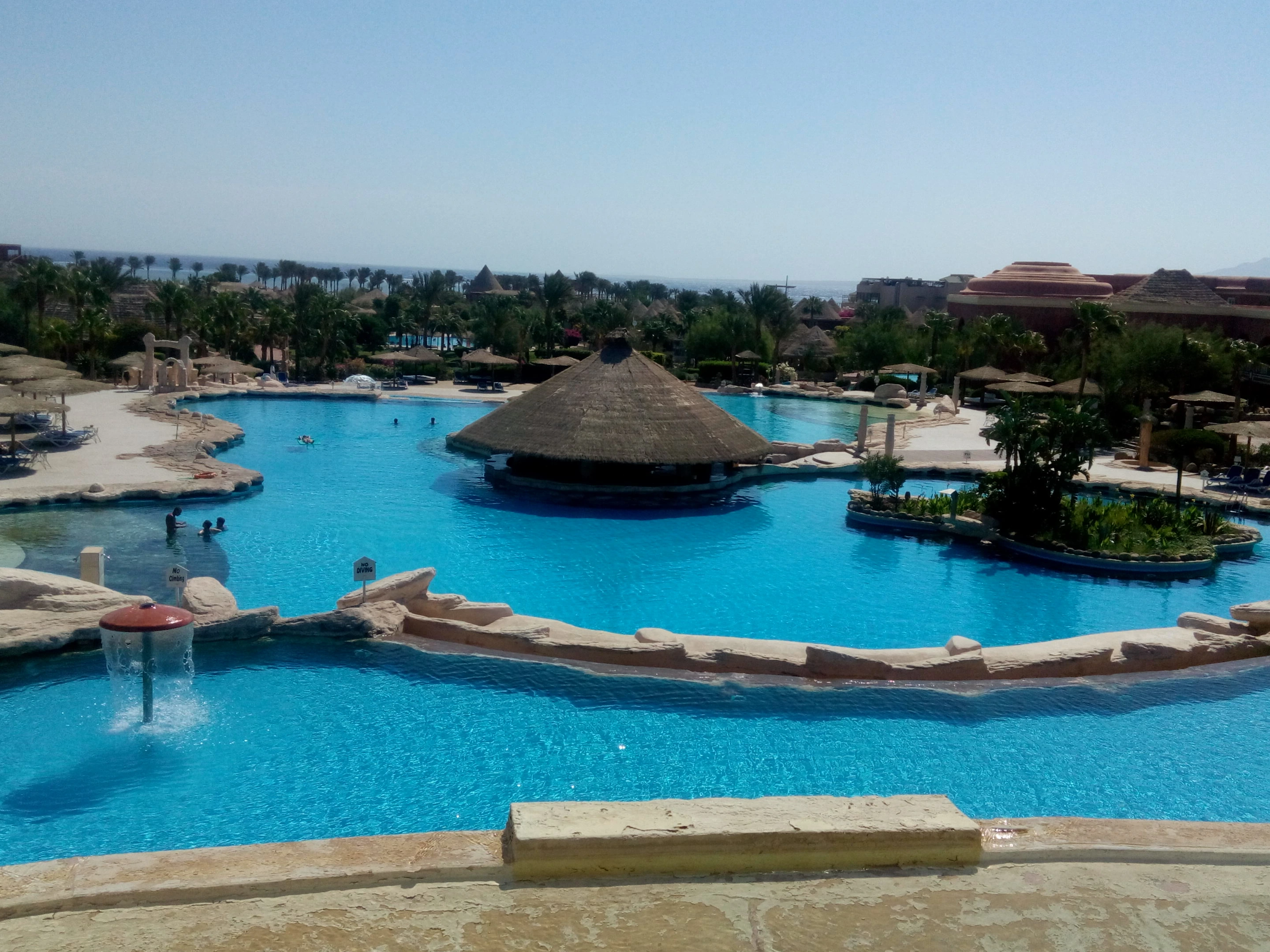 Piscina di un resort a Sharm El Sheikh